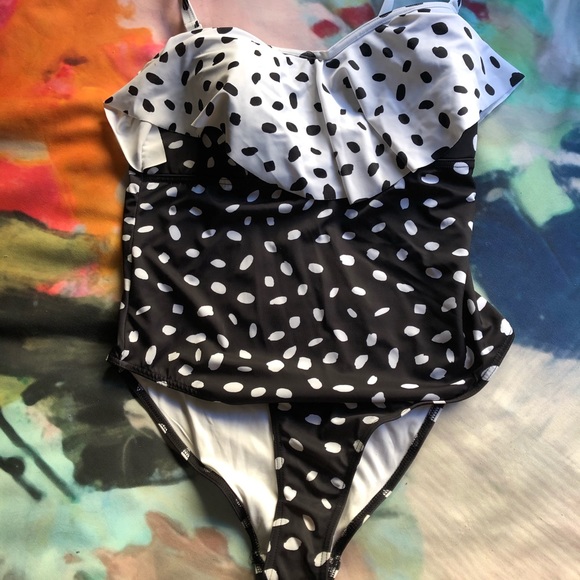 ASOS Polka Dot 1pc Floaty Bandeau Swimsuit - Picture 4 of 4